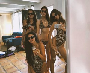 Emily Ratajkowski Sexy - TheFappeningBlog.com 3.jpg