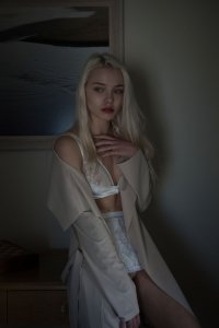 Serena L. Ihnatiuc Nude - TheFappeningBlog.com 10.jpg