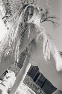 Emily Seiler Nude - TheFappeningBlog.com 3.jpg