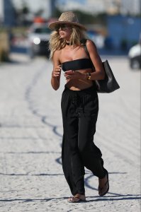 Sandra Kubicka Sexy 13 thefappeningblog.com.jpg