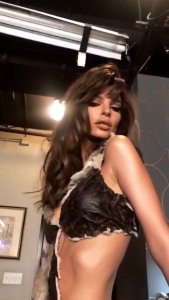 Emily Ratajkowski Sexy - TheFappeningBlog.com 23.jpg