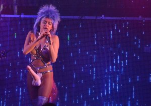 Miley-Cyrus-Topless-3.jpg