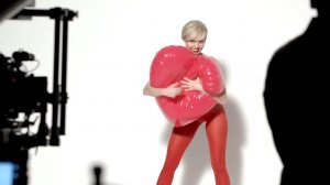 Miley Cyrus Sexy & Topless scr BTS - TheFappeningBlog.com 7.jpg