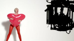 Miley Cyrus Sexy & Topless scr BTS - TheFappeningBlog.com 9.jpg