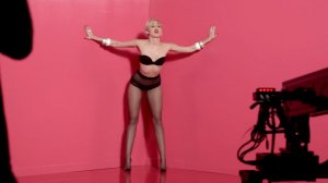 Miley Cyrus Sexy & Topless scr BTS - TheFappeningBlog.com 35.jpg