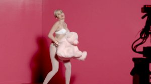 Miley Cyrus Sexy & Topless scr BTS - TheFappeningBlog.com 61.jpg