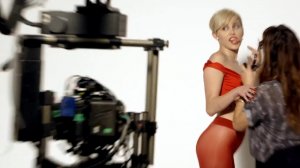 Miley Cyrus Sexy & Topless scr BTS - TheFappeningBlog.com 11.jpg