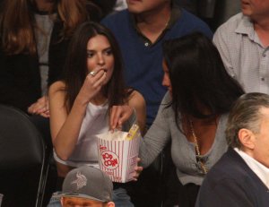 Emily Ratajkowski Sexy - TheFappeningBlog.com 12.jpg