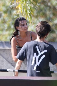 Emily Ratajkowski Sexy - TheFappeningBlog.com 6.jpg