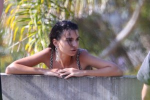 Emily Ratajkowski Sexy - TheFappeningBlog.com 19.jpg