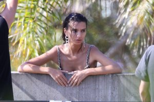 Emily Ratajkowski Sexy - TheFappeningBlog.com 21.jpg