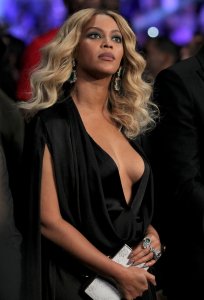 Beyonce-Braless-7.jpg