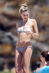Jessica-Hart-in-a-Bikini-2.JPG