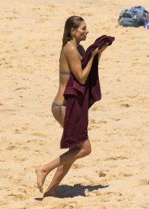 Jessica-Hart-in-a-Bikini-20.JPG