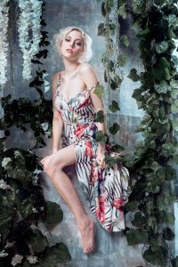 Riona Neve Nude   TheFappeningBlog.com 8.jpg