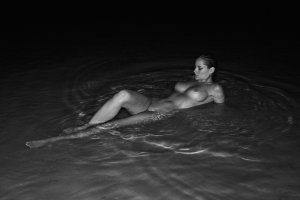 Genevieve Morton Nude & Sexy - TheFappeningBlog.com 22.jpg