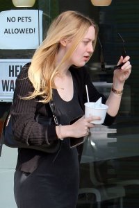 Dakota Fanning Sexy   TheFappeningBlog.com 7.jpg