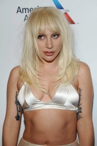 Lady-Gaga-Cleavage-7.jpg