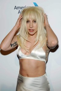 Lady-Gaga-Cleavage-24.jpg