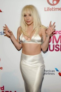 Lady-Gaga-Cleavage-19.jpg