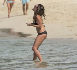 Danielle-Lloyd-in-a-Bikini-13.jpg