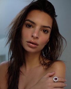Emily Ratajkowski Sexy   TheFappeningBlog 8.jpg