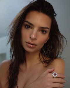 Emily Ratajkowski Sexy   TheFappeningBlog 9.jpg