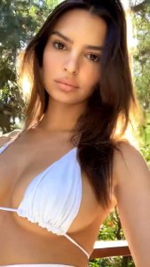 Emily Ratajkowski Sexy   TheFappeningBlog 12.jpg