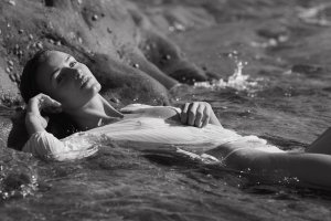 Betsy Volk Nude   TheFappeningBlog 8.jpg