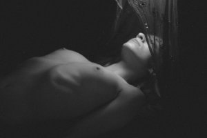 Kate Snig Nude   TheFappeningBlog 2.jpg