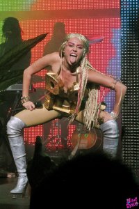 Miley-Cyrus-Sexy-60.jpg