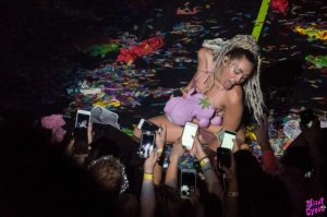 Miley-Cyrus-Sexy-Photos-2.jpg