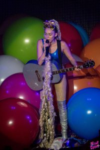 Miley-Cyrus-Sexy-Photos-8.jpg