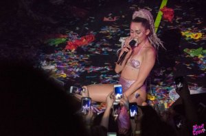 Miley-Cyrus-Sexy-Photos-1.jpg