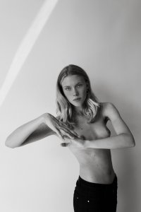 Nina Hnizdo Nude   TheFappeningBlog.com 16.jpg