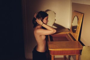 Giulia Frump Nude   TheFappeningBlog.com 4.jpg