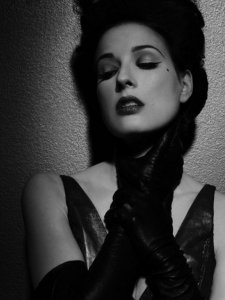 Dita von Teese Nude & Scarlett Johansson Sexy   TheFappeningBlog.com 10.jpg