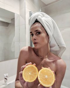 Charlotte de Carle Nude & Sexy - TheFappeningBlog.com 7.jpg