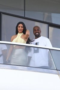 Kim Kardashian Sexy - TheFappeningBlog.com 48.jpg