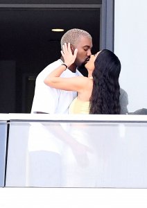 Kim Kardashian Sexy - TheFappeningBlog.com 85.jpg