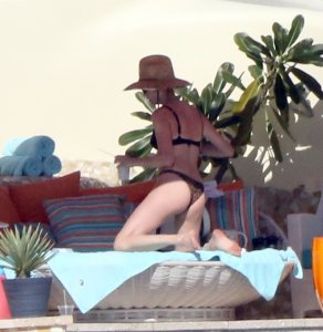 Behati Prinsloo Sexy - TheFappeningBlog.com 5.jpg