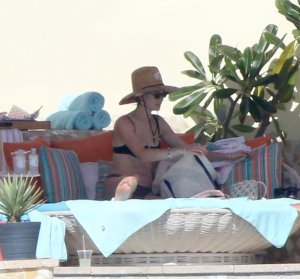 Behati Prinsloo Sexy - TheFappeningBlog.com 12.jpg