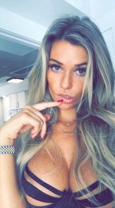 Samantha-Hoopes-Nipple-Peek.jpg