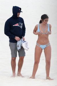 Ashley Iaconetti, Carly Waddell Sexy   TheFappeningBlog.com 12.jpg