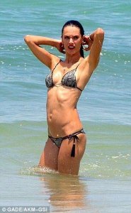 Alessandra-Ambrosio-Bikini-6.jpg