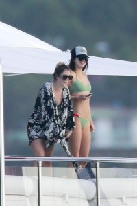 Kendall-Jenner-in-a-Bikini-12.jpg