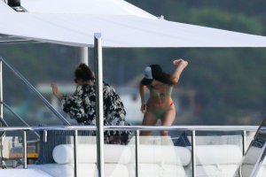 Kendall-Jenner-in-a-Bikini-11.jpg