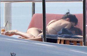 Kendall-Jenner-in-a-Bikini-33.jpg