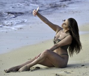 Rhianne Saxby Sexy   TheFappeningBlog.com 2.jpg