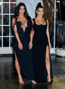 Kim Kardashian & Kourtney Kardashian Sexy TheFappeningBlog.com 32.jpg